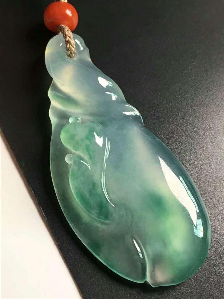【高冰起胶吊坠】独具特色的 意境随雕的，种好起胶 
