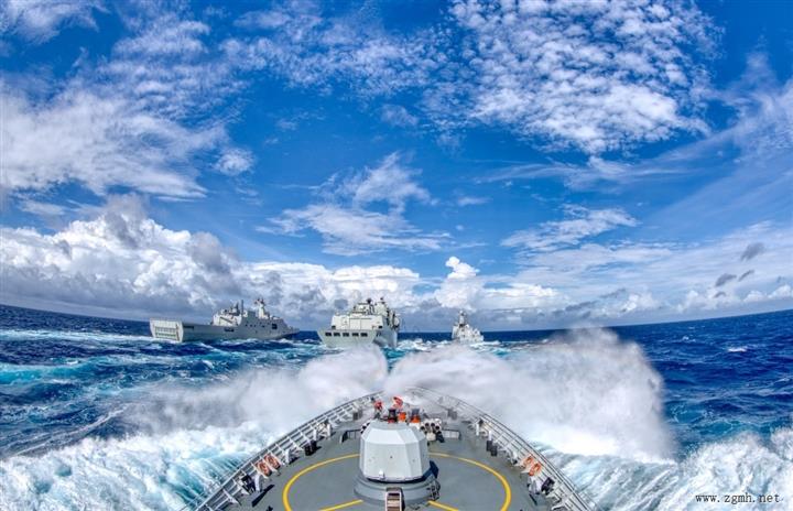 写在人民海军成立72周年之际：踏浪蹈海向党旗报告