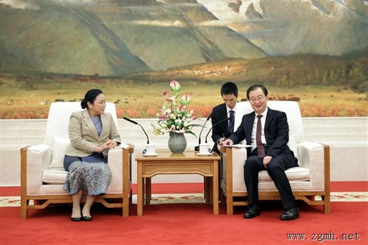 王宁会见老挝驻华大使坎葆·恩塔万
