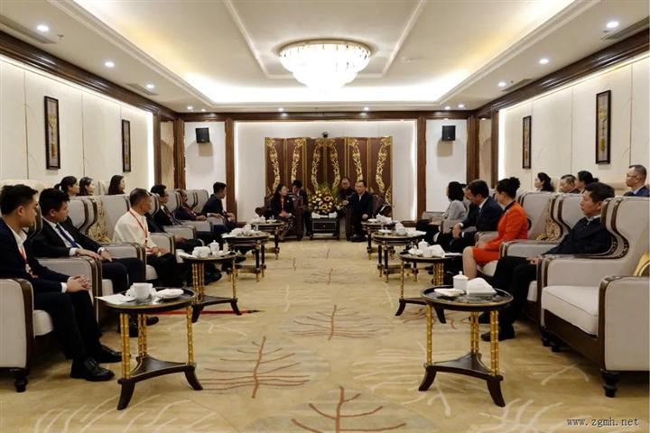 中老铁路通车：郑艺刀文会见5国驻昆明总领事馆总领事