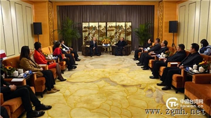 热忱欢迎台胞来滇投资兴业 邱江会见郁慕明一行