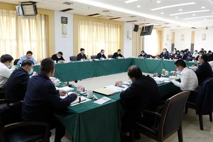 州委常委班子召开民主生活会强调：忠诚拥护“两个确立