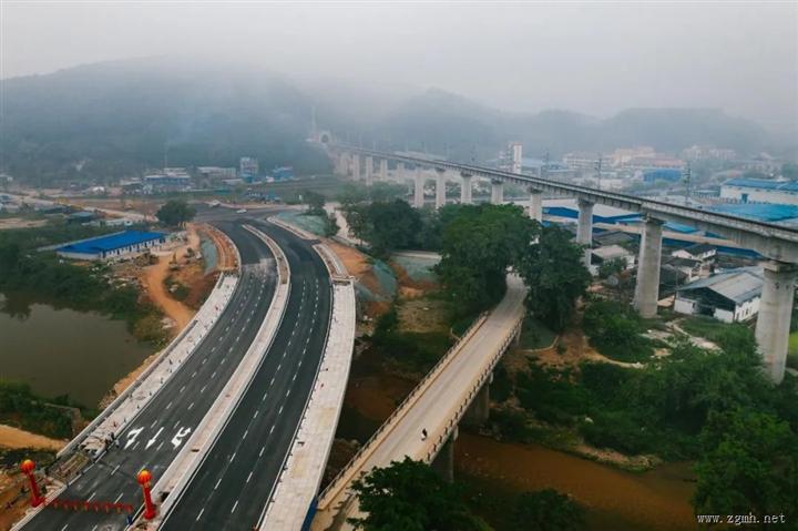 献礼泼水节 | 勐腊县曼纳伞大桥、西环线正式建成通车