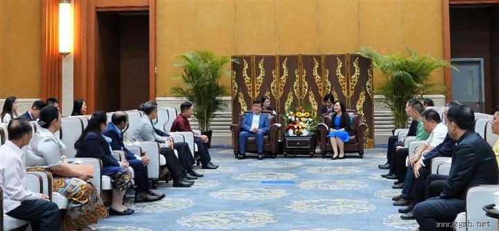 东南亚、南亚七国驻昆总领事访问西双版纳