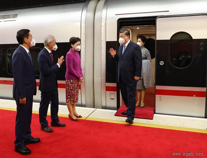习近平抵达香港出席庆祝香港回归祖国25周年大会暨香港