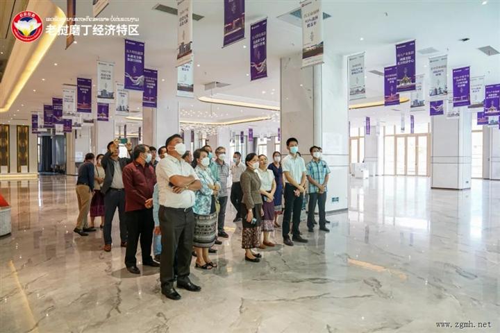 老挝劳工与社会福利部长白罕·卡提雅莅临磨丁考察访问