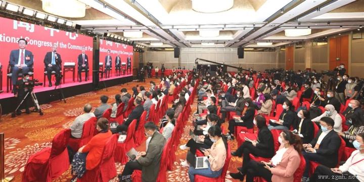 党的二十大新闻中心举行第四场集体采访 石玉钢介绍云