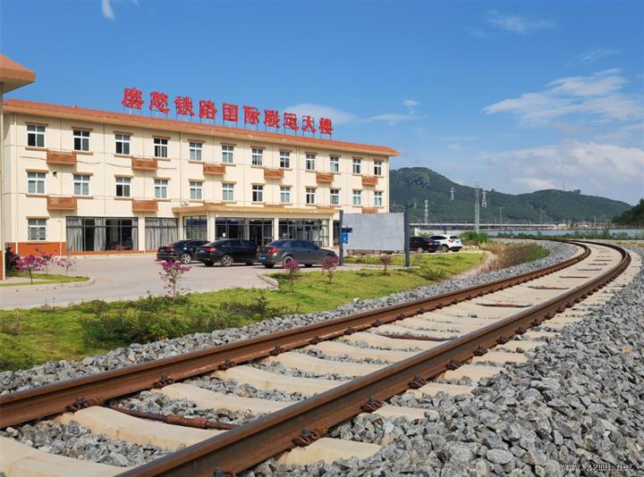 磨憨口岸边民互市场即将正式运营