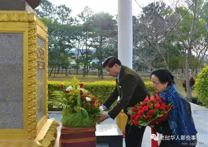 凯山丰威汉诞辰102周年，通论主席携夫人前往献花，看