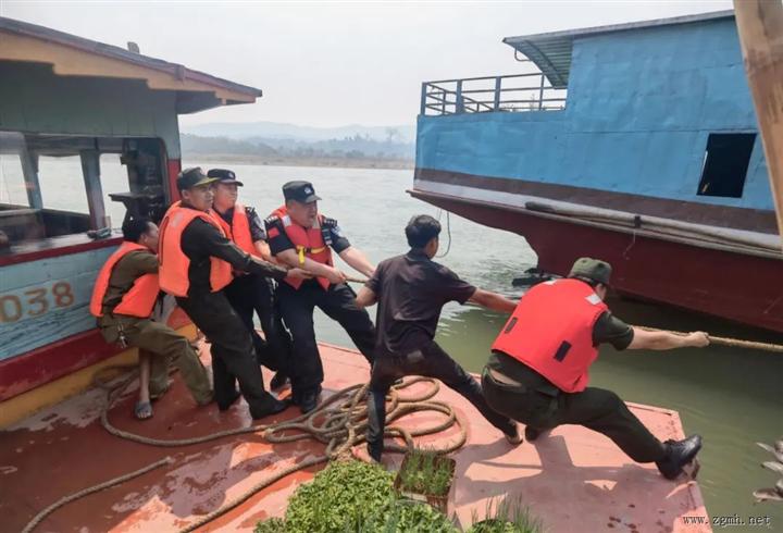 成功救助老挝籍遇险商船！