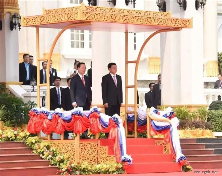 新任越南主席武文赏对老挝进行首次正式访问