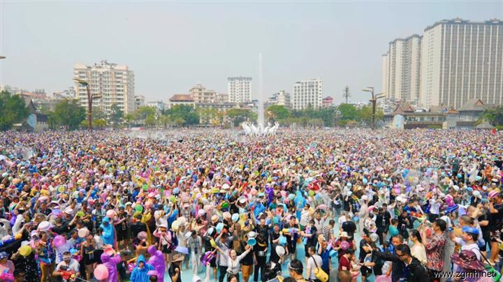 傣历新年节期间景洪市共接待游客158.48万人次，同比增