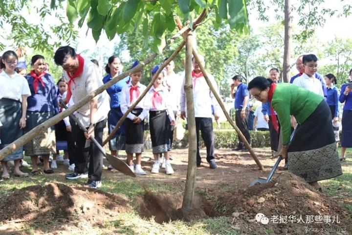 通论主席参加老挝国家植树节暨六一儿童节活动