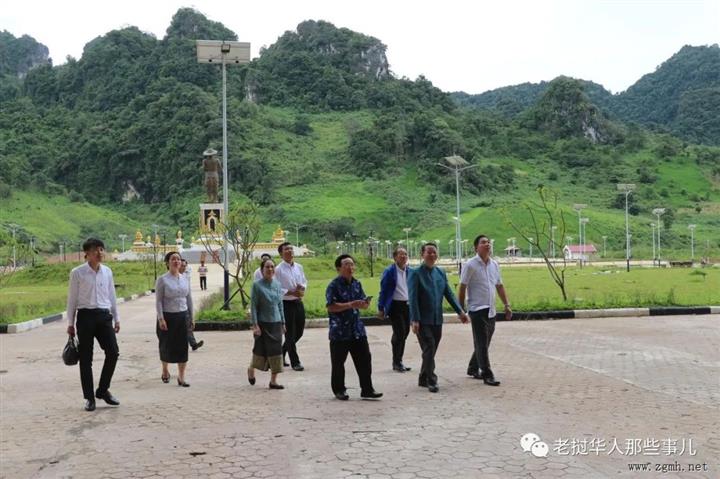 老挝前总理潘坎·维帕万携夫人到赛宋本考察工作，省长热情接待...