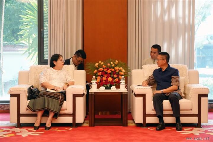 刀文会见泰国驻昆明总领事馆总领事帕薇婉一行