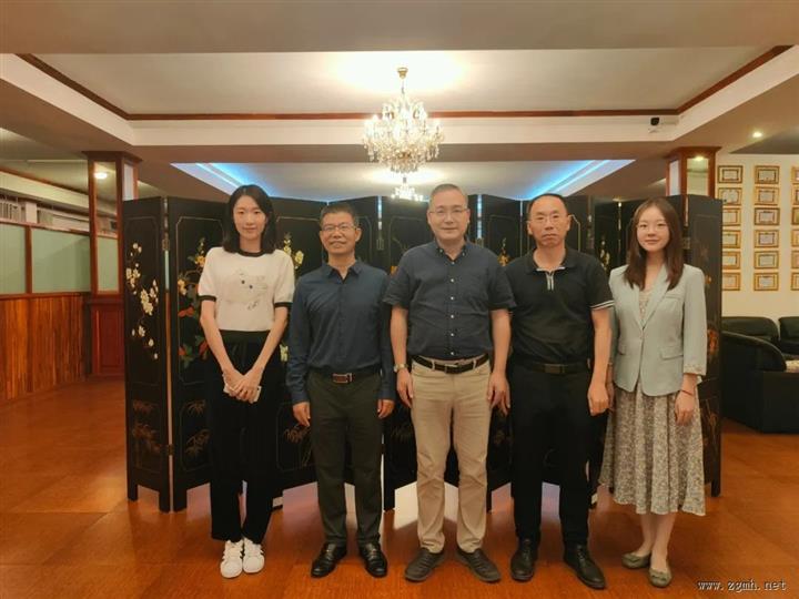 驻琅勃拉邦总领事张社平会见国研院副院长刘卿
