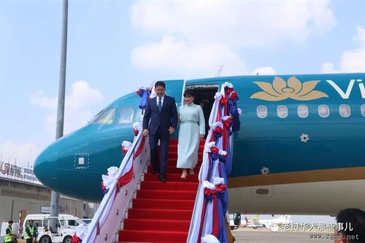 蒙古国总统一行抵达老挝，将与通伦进行双边会谈，拜会总理和国会主席...