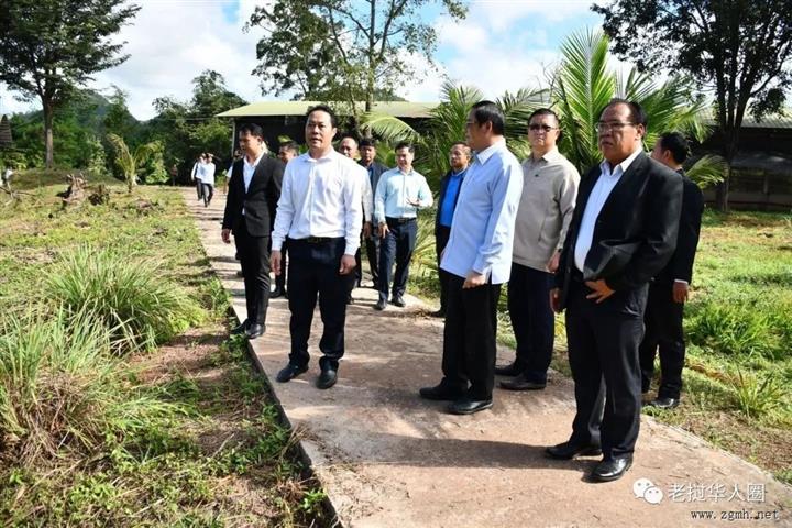 老挝总理参观沙耶武里县养猪场和木薯粉厂！老挝政府对农业生产工作给予高度重视...