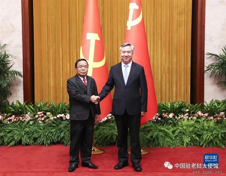 李希同老挝人革党中央政治局委员、中央纪委书记、国家监察总署署长坎潘举行会谈