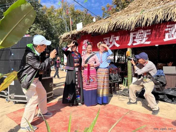 40名全国著名摄影家走进勐腊县开展采风创作活动