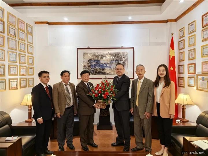 华潘省委书记委托副手到总领馆拜年