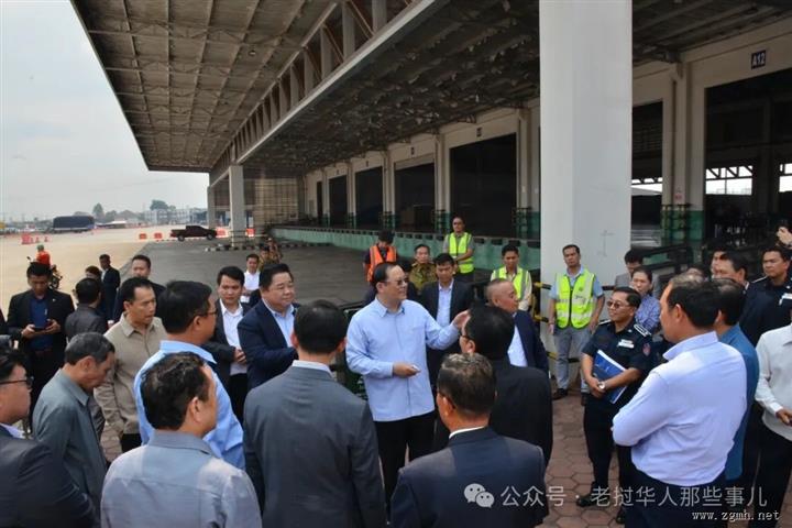 老挝总理宋赛视察万象塔纳楞陆港，鼓励解决国际货物过境点的堵塞问题，高效利用铁路服务...