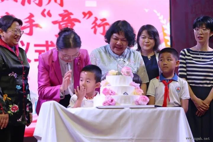 勐腊县举办纪念“三八”国际妇女节114周年文艺晚会暨西双版纳州“爱心家长”牵手“童”行启动仪式