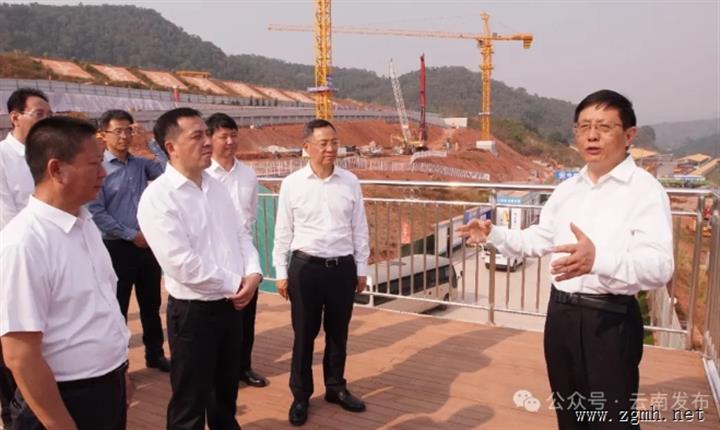 王予波在省组织实施昆明市托管西双版纳州磨憨镇工作专题会议上强调：坚持完善基础设施与发展产业并重 加快