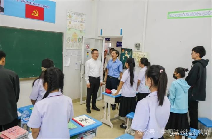 王畅临时代办访问老挝沙湾拿吉省