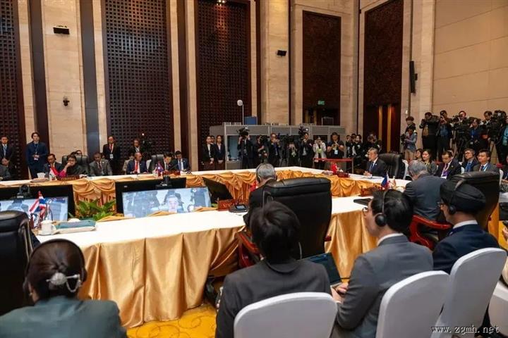 王毅介绍中国东盟合作丰硕成果