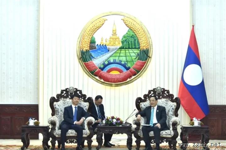 总理宋赛·西潘敦在总理府会见中国云南省副省长刘勇一行来访并表示欢迎