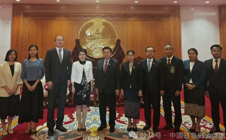 老挝国会主席赛宋蓬、总理宋赛祝贺我国75周年国庆