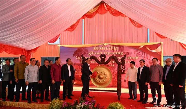 总理宋赛·西潘敦一行出席甘蒙省他曲经济特区管业工厂开业典礼