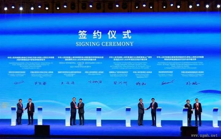 跨越国界的友谊桥梁 西双版纳州与老挝琅勃拉邦省签署加强友好交流与合作备忘录