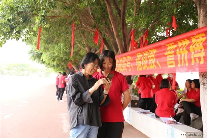 丽江华坪女子高级中学校长张桂梅——燃烧生命点亮信念之光