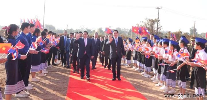 老越友谊公园项目奠基仪式在万象赛塔尼县丹昌村正式举行。由老挝总理宋赛·西潘敦和越南总理范明政共同主持