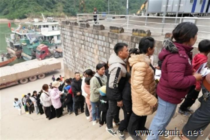 关累港获批国家级口岸后迎来首次客运通关