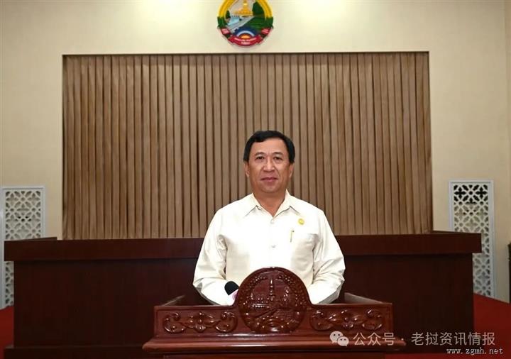 政府将致力于逐步解决经济和金融困难，特别是继续致力于解决通货膨胀、汇率、大宗商品价格和债务问题。同时