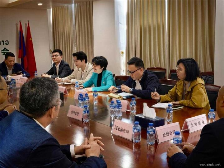 方虹大使走访慰问老挝中国总商会