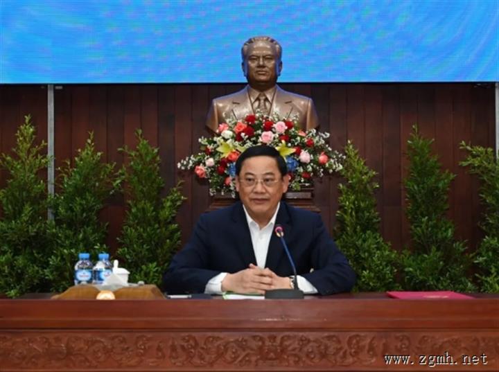 总理府举行了任命仪式中央组织部人事管理司司长敦·帕翁颁布了一项关于批准高级领导人员退休的命令