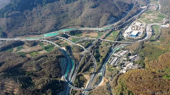 勐远至关累口岸高速公路勐远至关累镇段通车