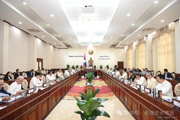 2025年1月份政府常务会议于2025年2月3日上午在总理府开幕，由总理宋赛·西潘敦先生主持