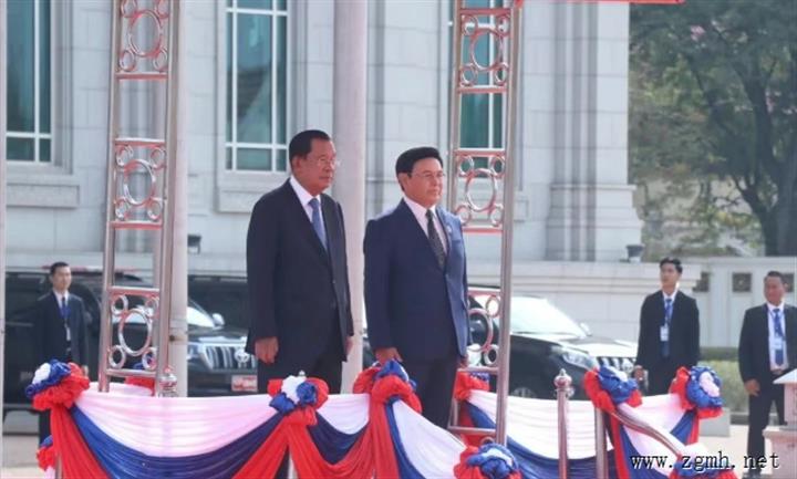 国会主席赛宋蓬·丰威汉率领的代表团在国会大厅举行柬埔寨王国参议院议长洪森率代表团的正式欢迎仪式。