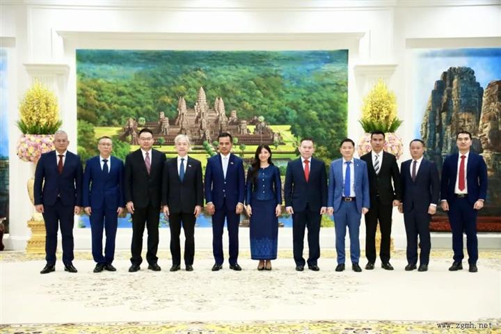汪文斌大使会见柬埔寨副首相兼内政大臣韶索卡