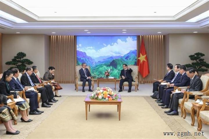 范明正总理会见老挝外交部长沙万丰威汉