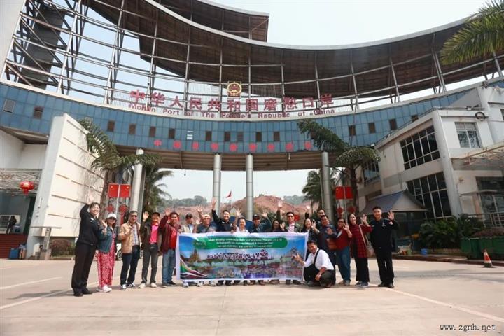 东盟国家首个免签旅游团入境云南西双版纳