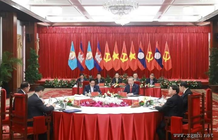 老挝人民革命党中央总书记、国家主席通伦·西苏里在越南胡志明市与越共中央总书记苏林、柬埔寨人民党主席、