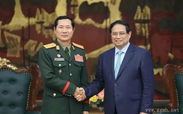 越南政府总理范明政会见老挝人民军总参谋长