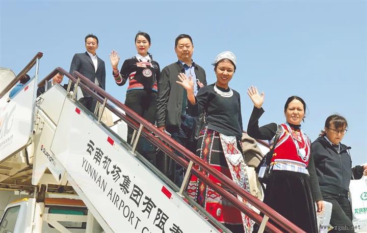 圆满完成全国政协十四届三次会议议程，住滇全国政协委员返昆
