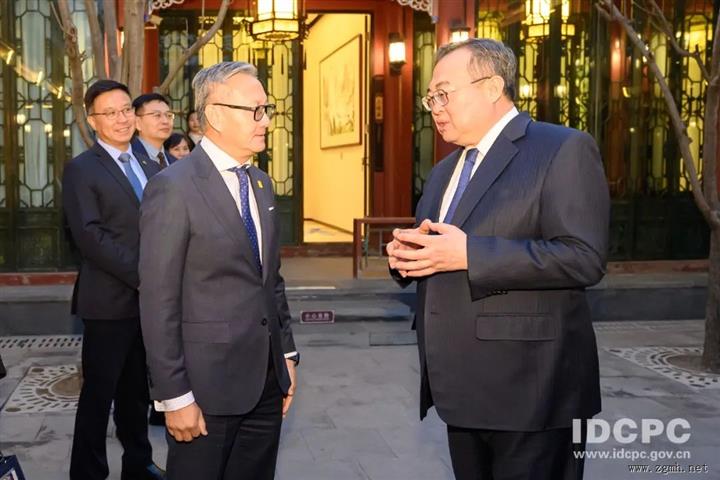 刘建超会见老挝外长通沙万
